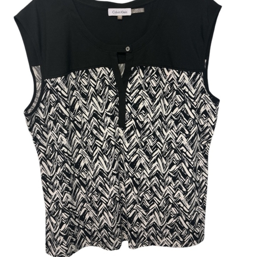 Calvin Klein - Black and White Patterned Blouse